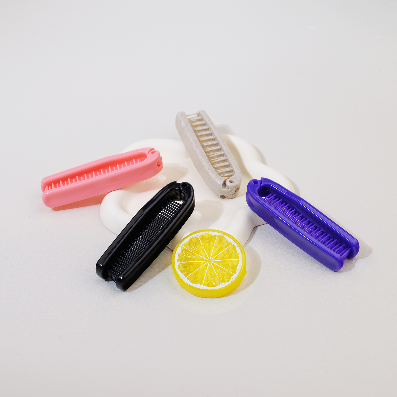 A foldable portable plastic co - مراجعة Comb Fine Tooth وسعره