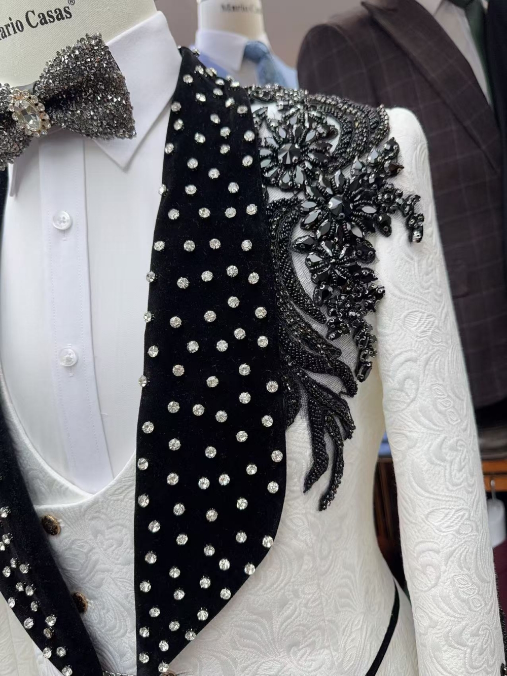 On Sale Luxurious Shawl Lapel  - مراجعة Mens Grooming Kit Luxury وسعره